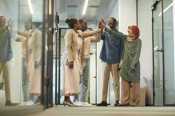 Spectacle d'arbre de Noël et magie pour enchanter vos fêtes